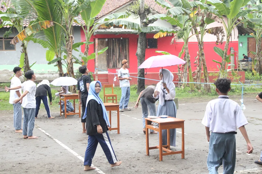 Pertandingan Futsal antar kelas yang kompetitif