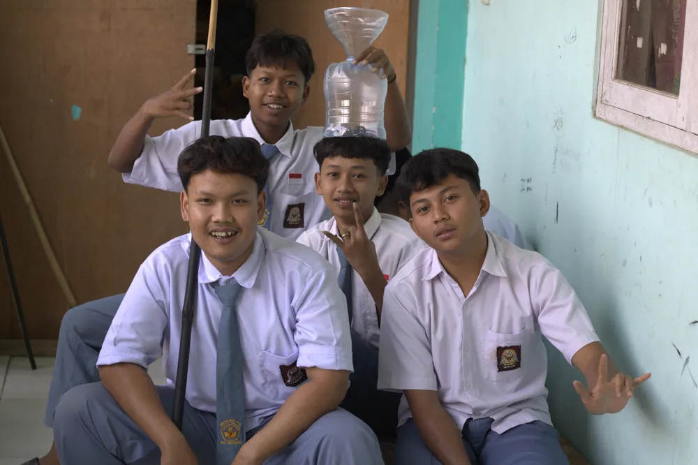 Kebersamaan siswa SMA Plus Nurul Falah dalam rangkaian kegiatan pemilihan OSIS